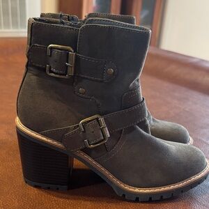 Kaari Blue Dark Green Heeled Boots